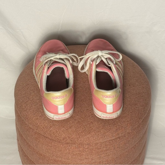Pink and gold Adidas - Picture 3 of 4